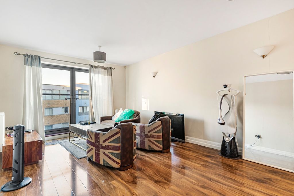 Property photo 2 of 18