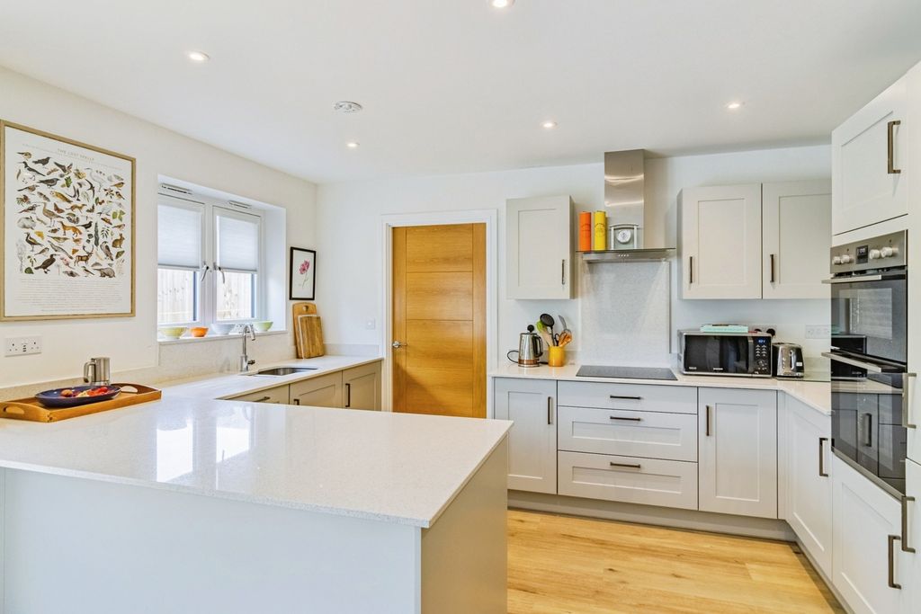 Property photo 3 of 22 Pbox-Img.Jpg