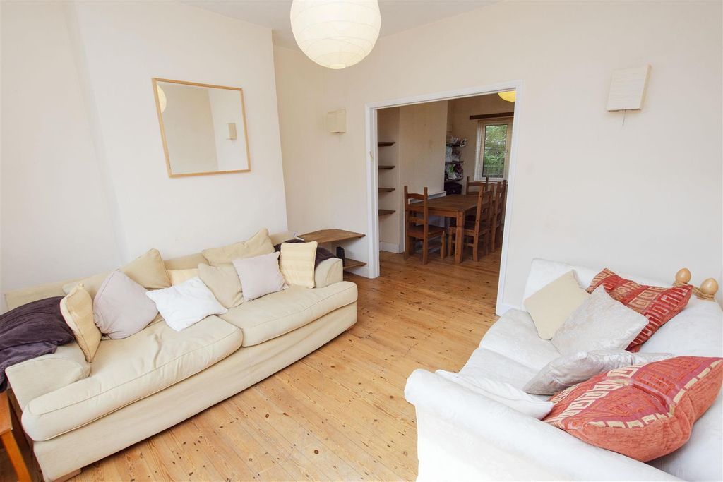Property photo 2 of 10 Approach