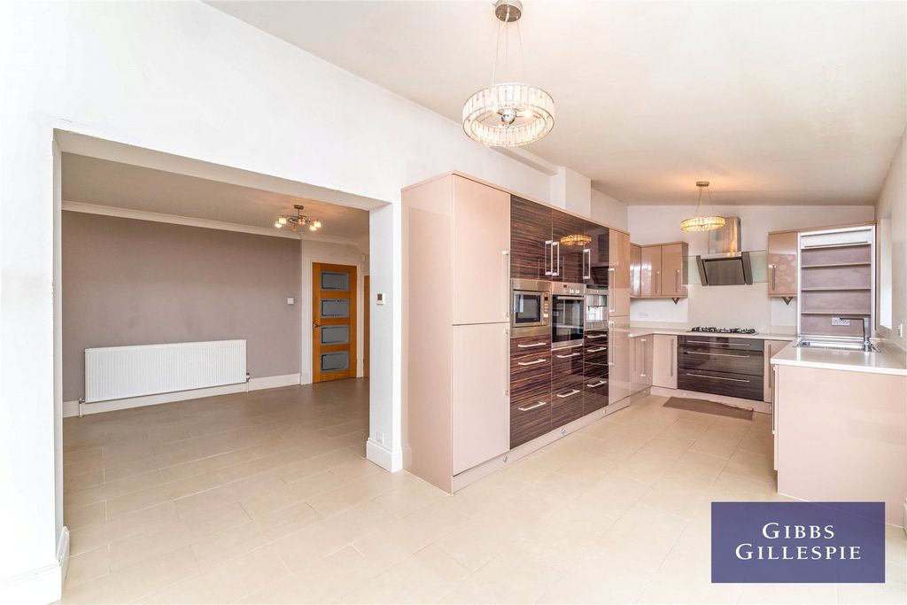 Property photo 2 of 14 2