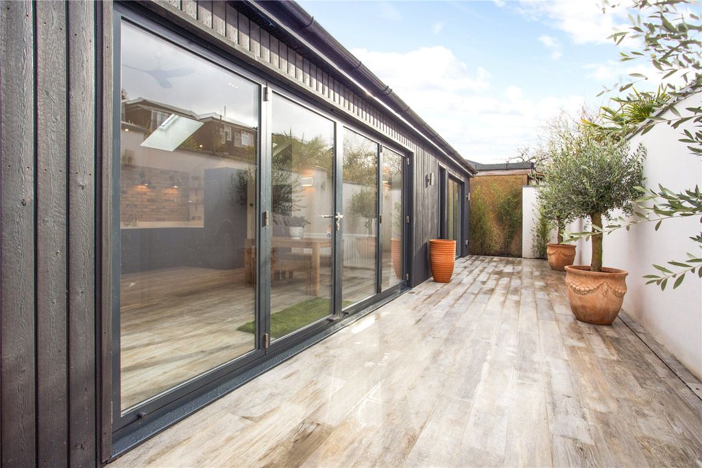 Property photo 2 of 11 Picture No. 04