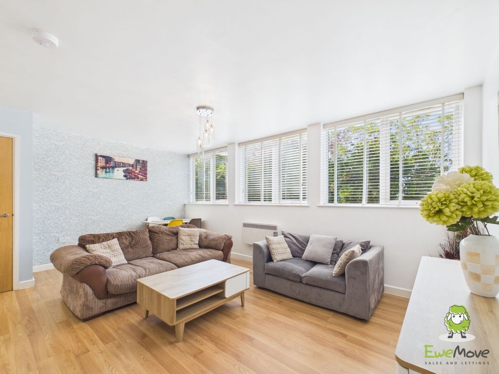 Property photo 2 of 11 Ewemove Basingstoke Wella House Living Area