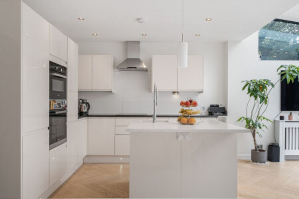 Property photo 2 of 41