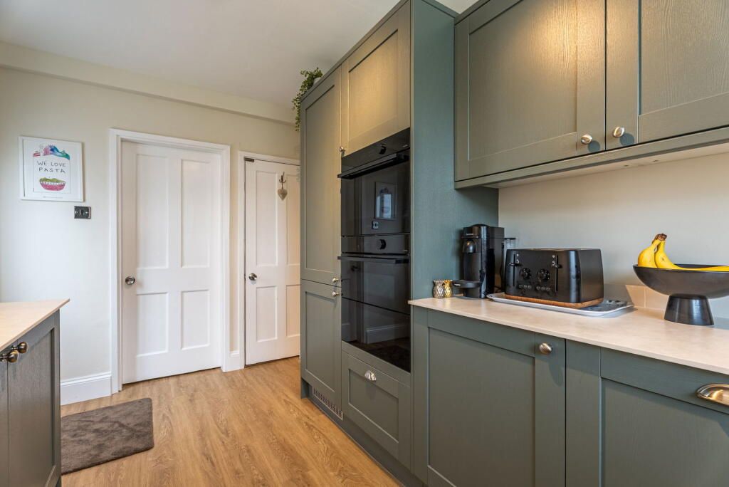 Property photo 3 of 16 5614400A3d31Ab1ba99A09c6E006Adbe