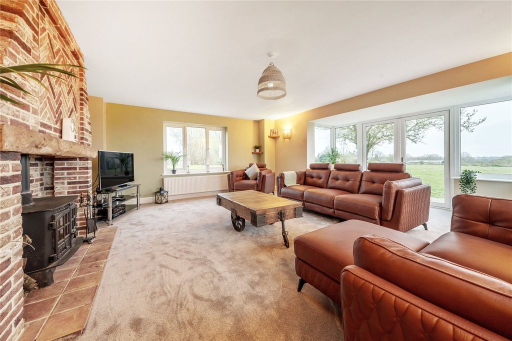 Property photo 3 of 18 Drawing Room