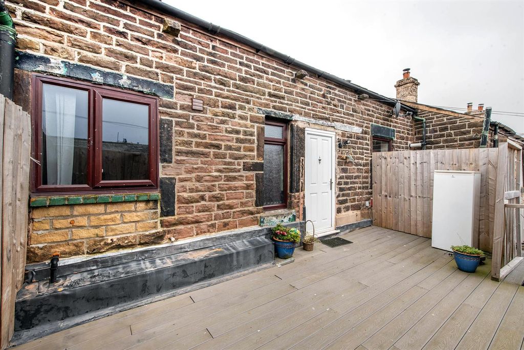 Property photo 1 of 8 Entrance/Patio