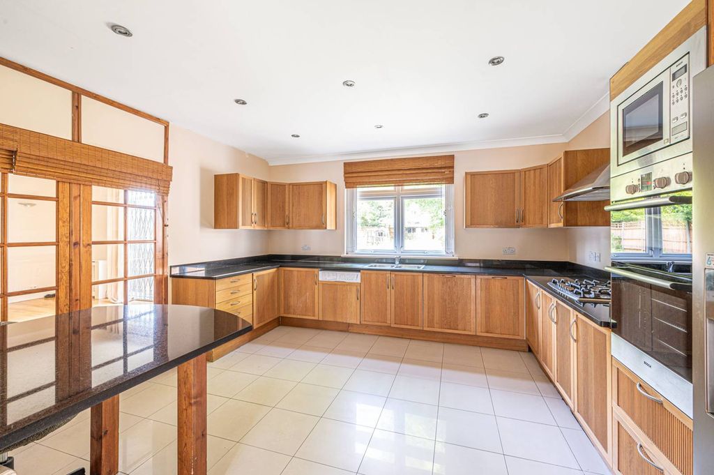 Property photo 3 of 13