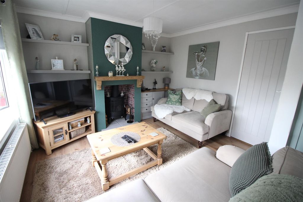 Property photo 3 of 15 Lounge