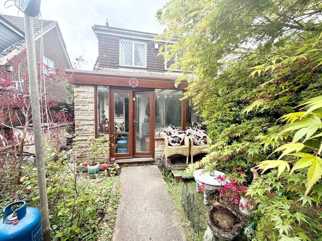 Property photo 1 of 9 External