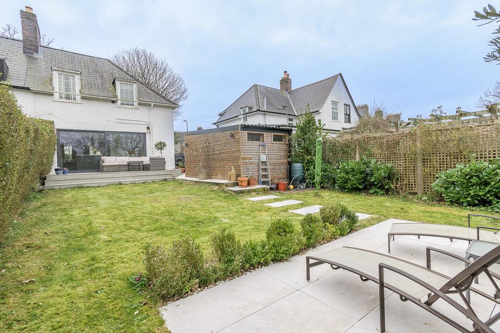 Property photo 2 of 34 Rear Garden