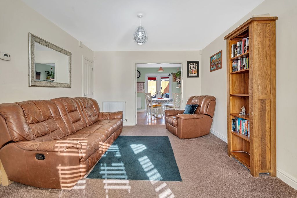Property photo 3 of 21