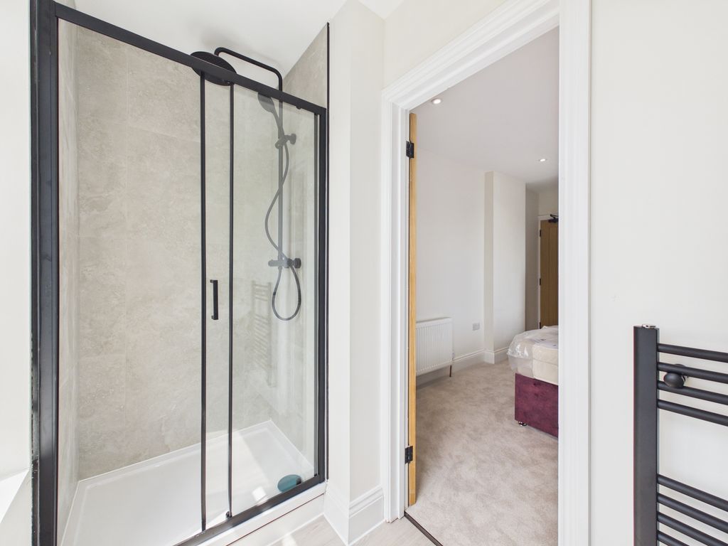 Property photo 2 of 7 Room 3 Ensuite