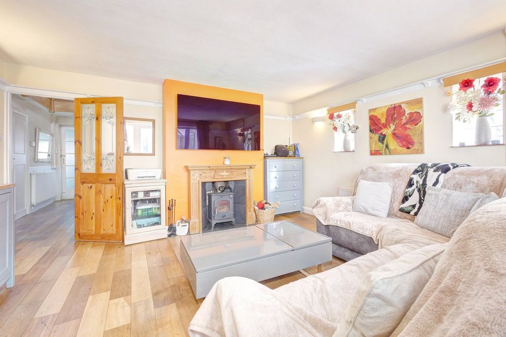 Property photo 2 of 27