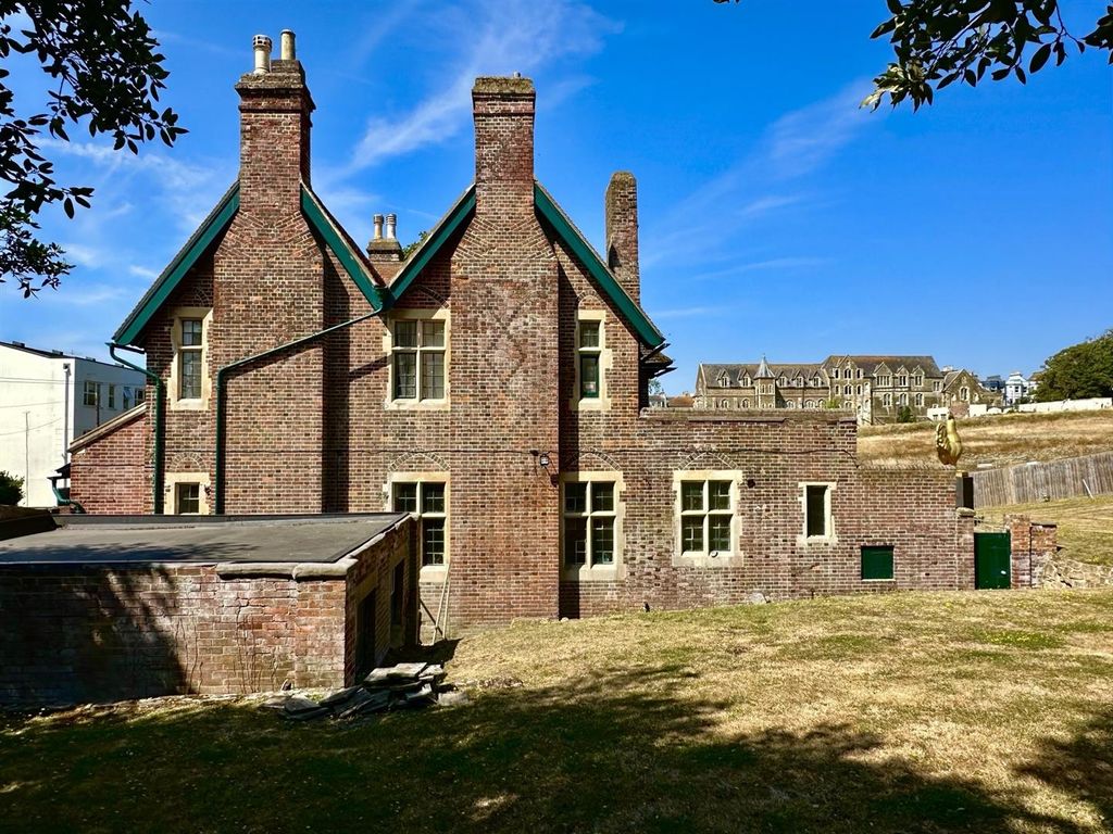 Property photo 1 of 24