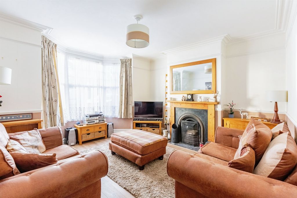 Property photo 2 of 13