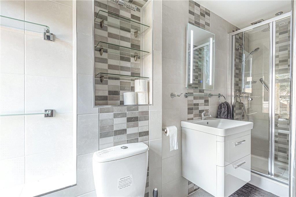 Property photo 3 of 13 En Suite