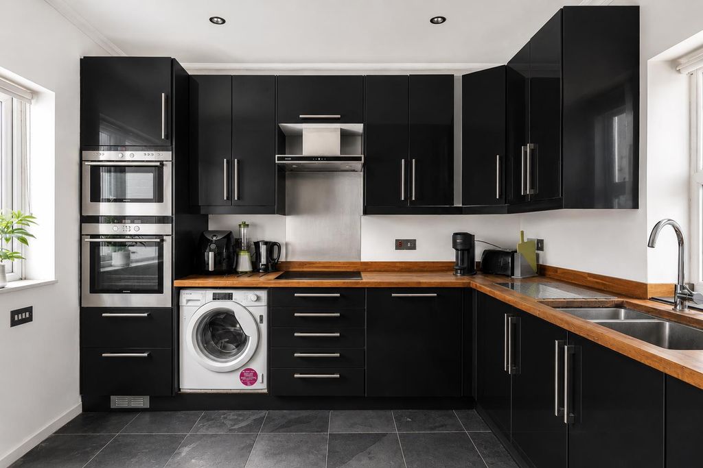 Property photo 3 of 14 Kitchen 2.Png