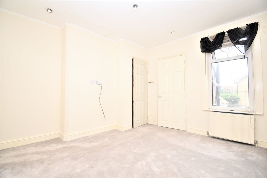 Property photo 3 of 8 Bedroom