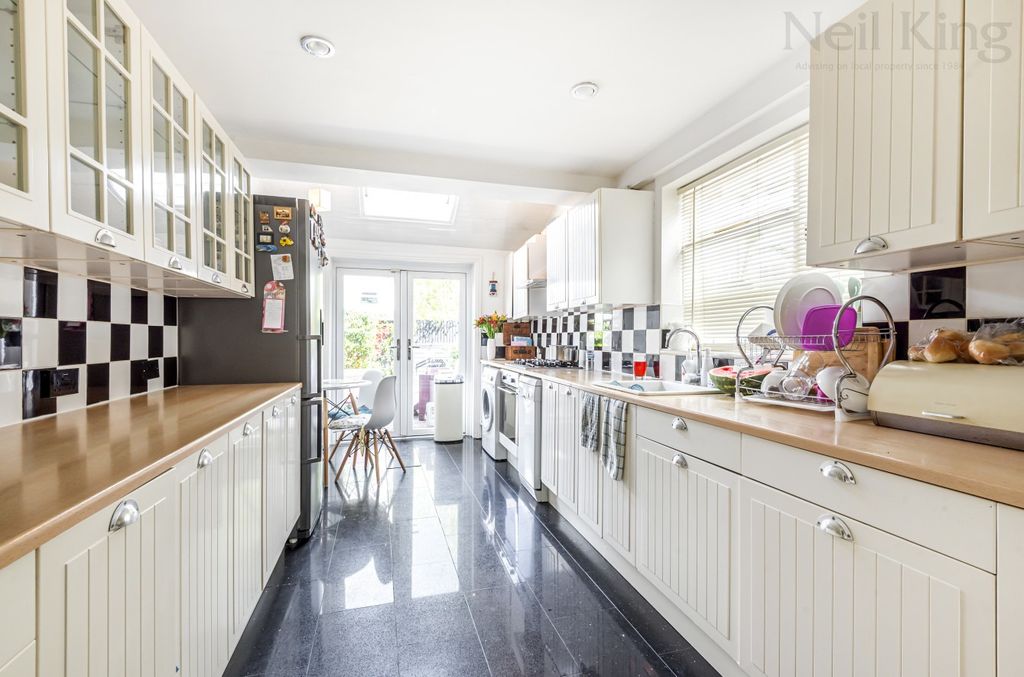 Property photo 3 of 26 4537962