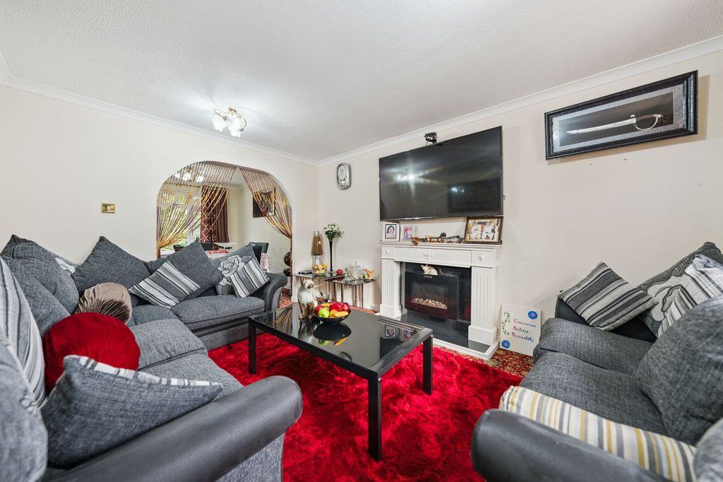 Property photo 3 of 25