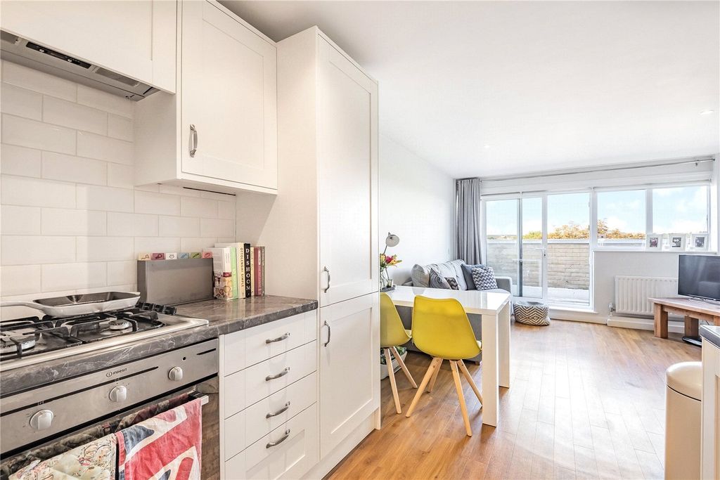 Property photo 3 of 17 Picture No. 12