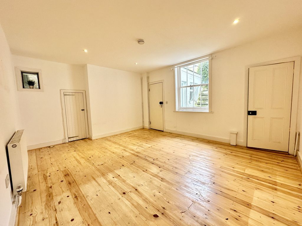 Property photo 2 of 5 Picture 2