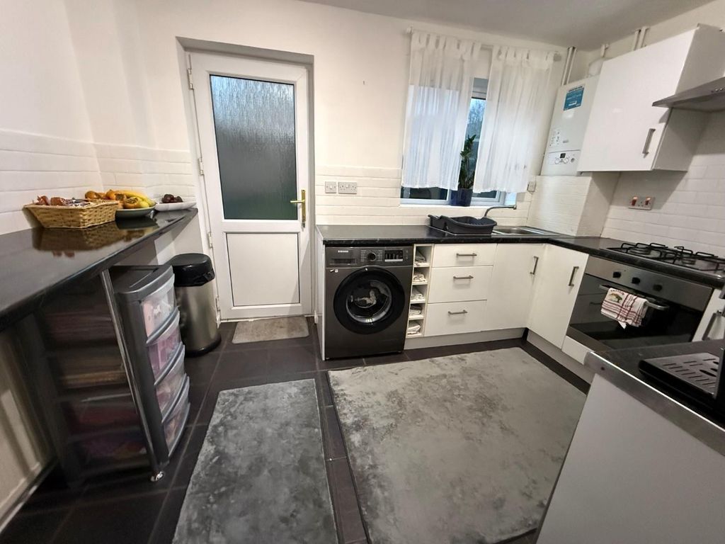 Property photo 3 of 8 4.Jpg