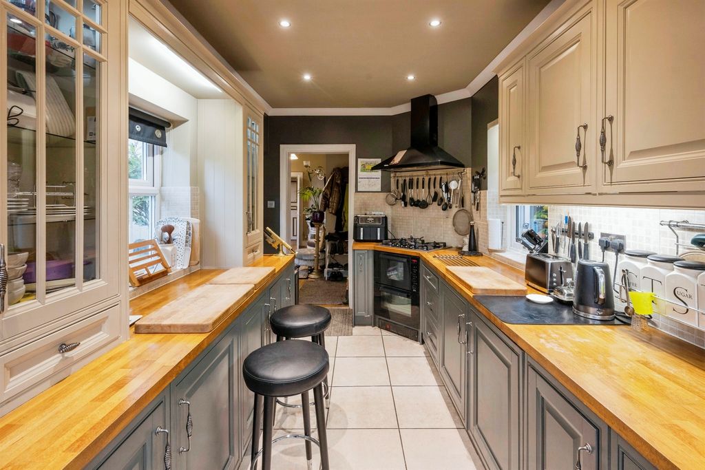 Additional image 7 of 6 bed end terrace house for saleRegent Square, Town, Doncaster DN1