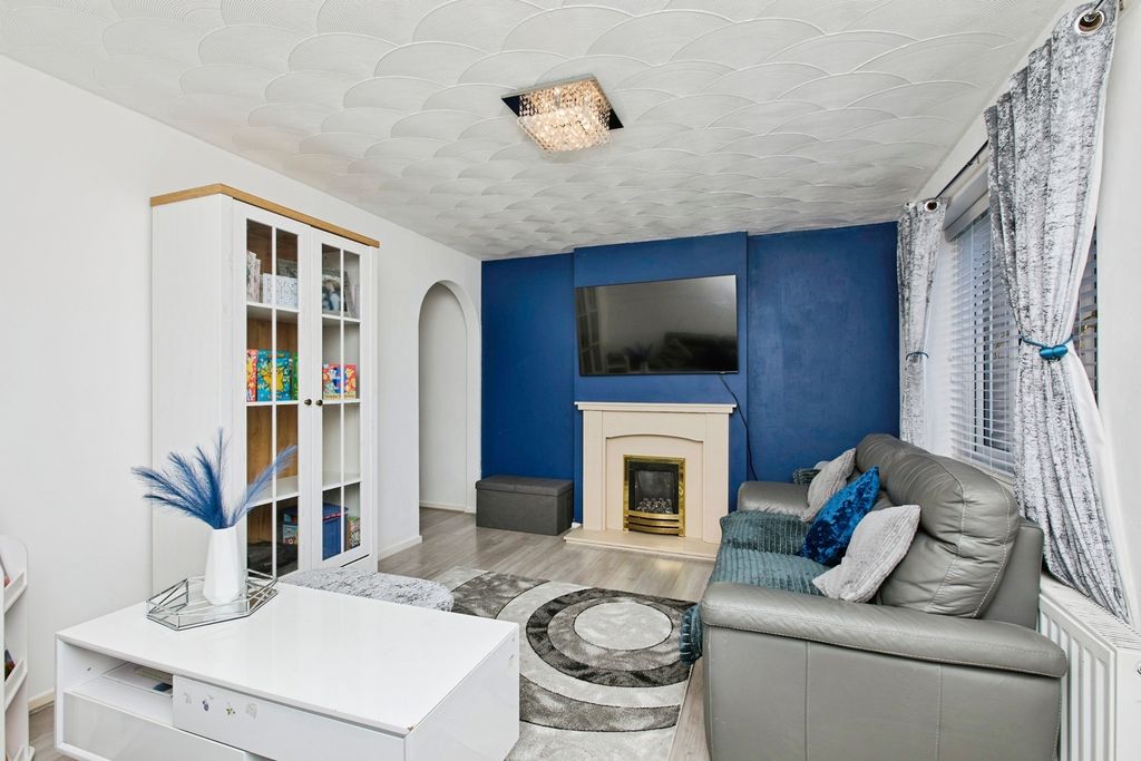 Property photo 2 of 17 Lounge