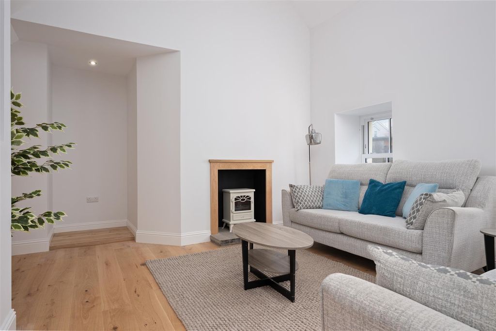 Property photo 3 of 24 S003.Jpg