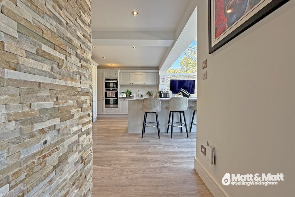 Property photo 3 of 19 4136107