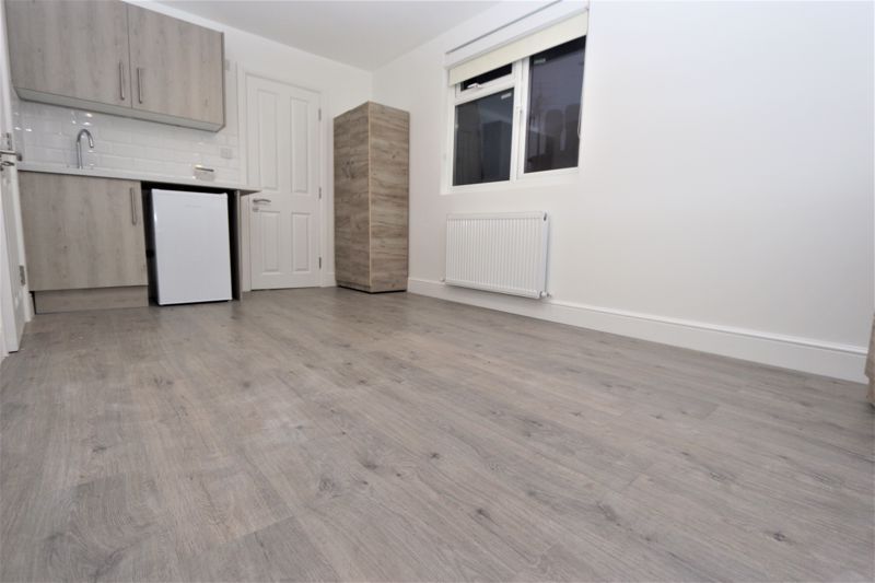 Property photo 1 of 7 Photo 7