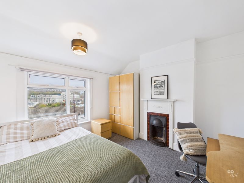 Property photo 2 of 10 Bedroom