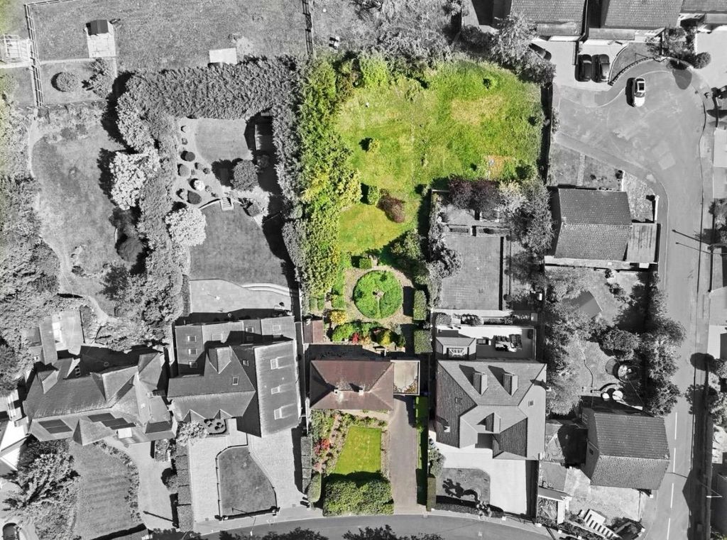 Property photo 2 of 27