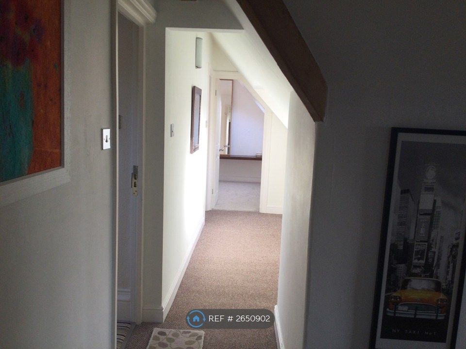 Property photo 2 of 21 Corridor