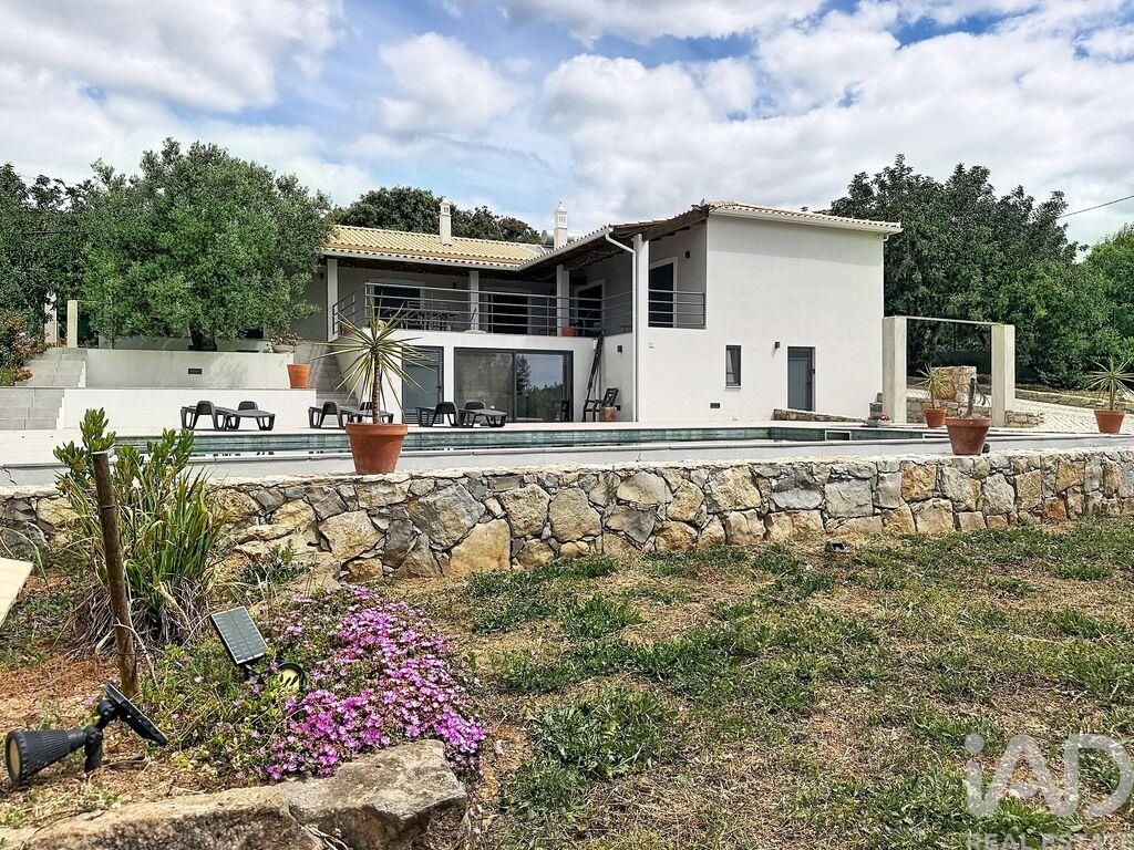 Property photo 2 of 39