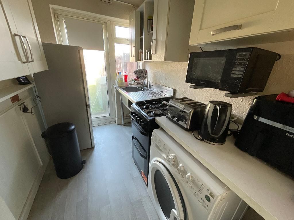 Property photo 3 of 20 Kitchen 8'3 x 5'5