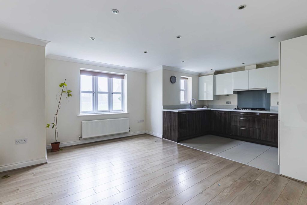 Property photo 2 of 8 Photo