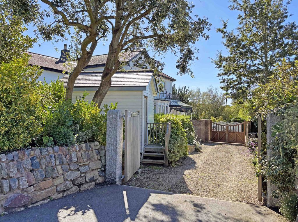 Property photo 1 of 11 Photo 1