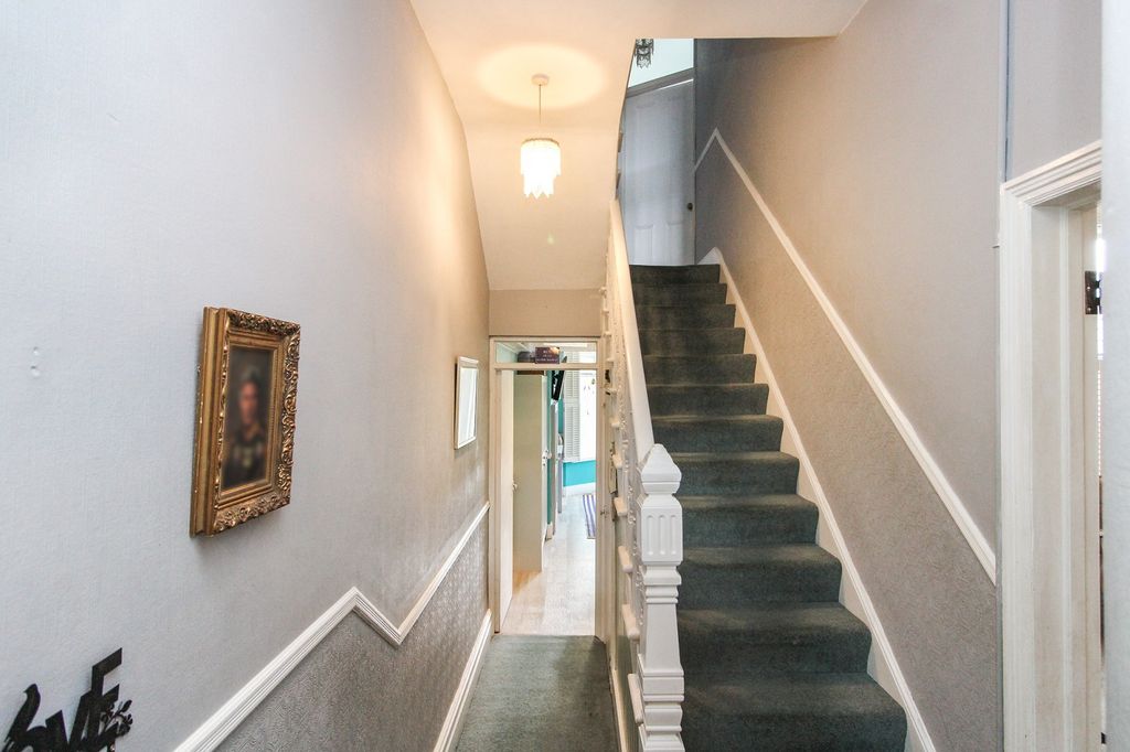 Property photo 2 of 17 Entrance Hall