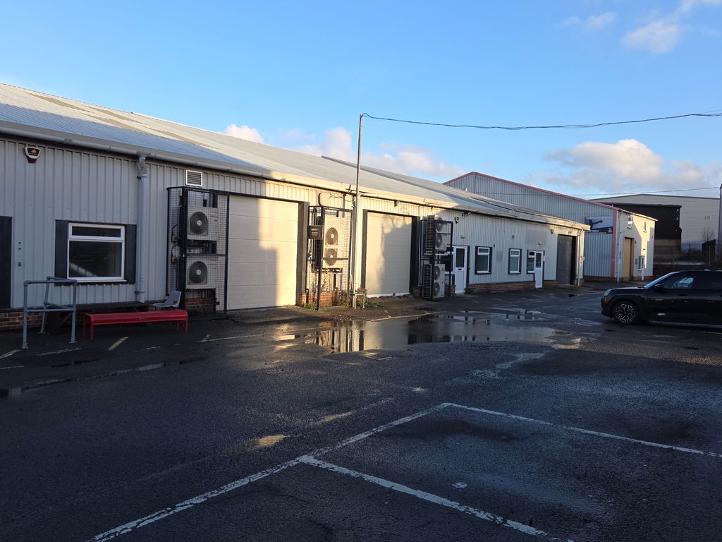 Property photo 1 of 2