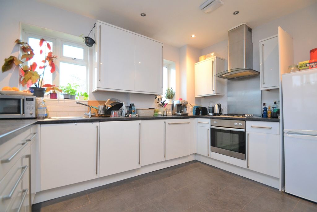 Property photo 3 of 7 Kitchen