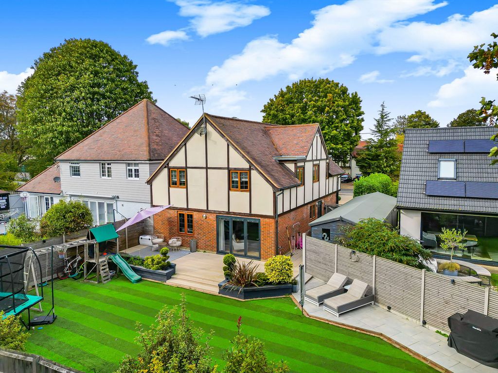 Property photo 2 of 39