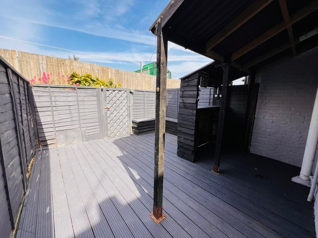 Property photo 3 of 12 Garden