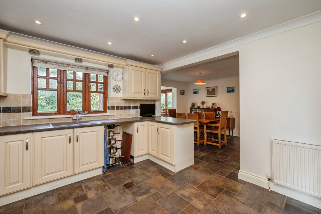 Property photo 2 of 25