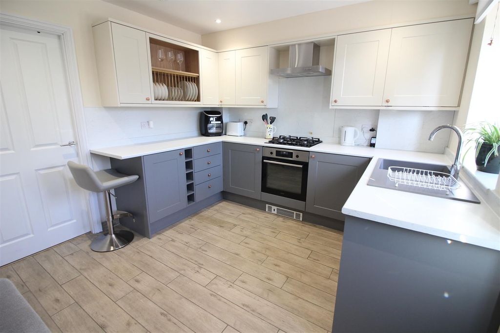 Property photo 2 of 14 Kitchen/Breakfast Room