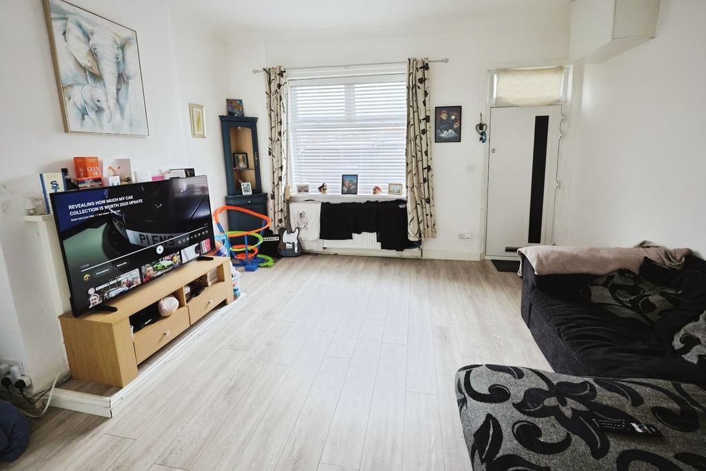 Property photo 2 of 7 Pbox-Img.Jpg