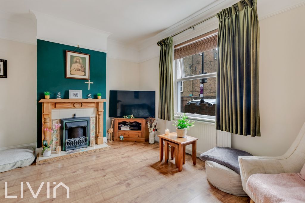 Property photo 2 of 14 Laud Street 35 -11
