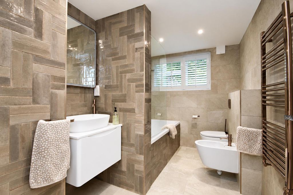 Property photo 3 of 7 Bathroom.Png