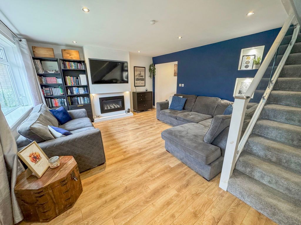Property photo 3 of 17 Photo 16